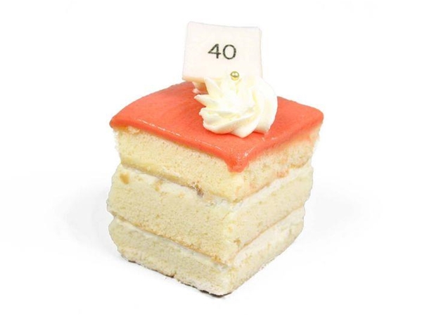 Petit fours met cijfer